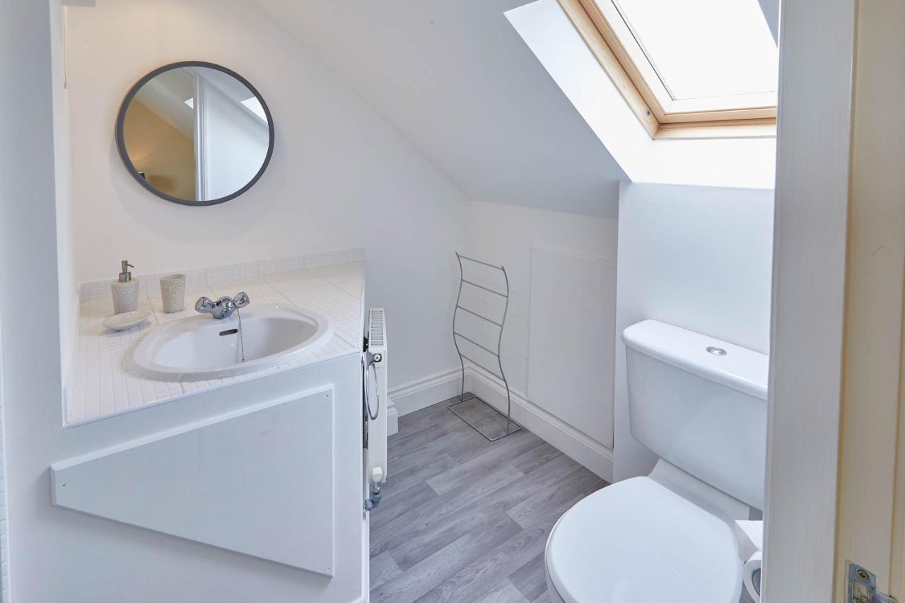 Host & Stay - The Railway Retreat Уитби Екстериор снимка