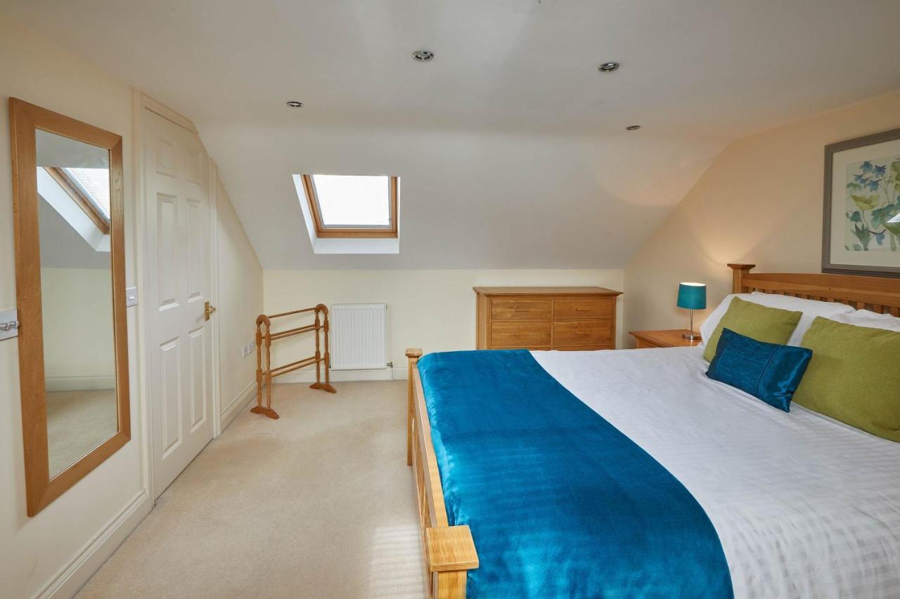 Host & Stay - The Railway Retreat Уитби Екстериор снимка